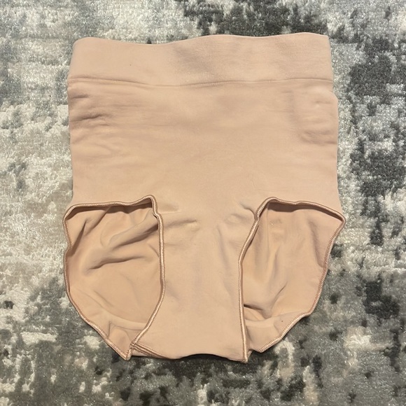 SKIMS SCULPT MID WAIST BRIEF - Picture 5 of 6